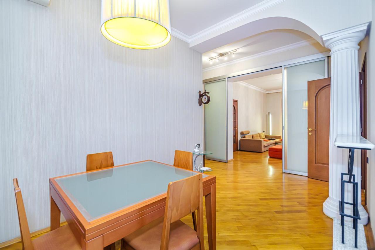 Vip Apartamen Nizami Street Apartment Baku Exterior photo