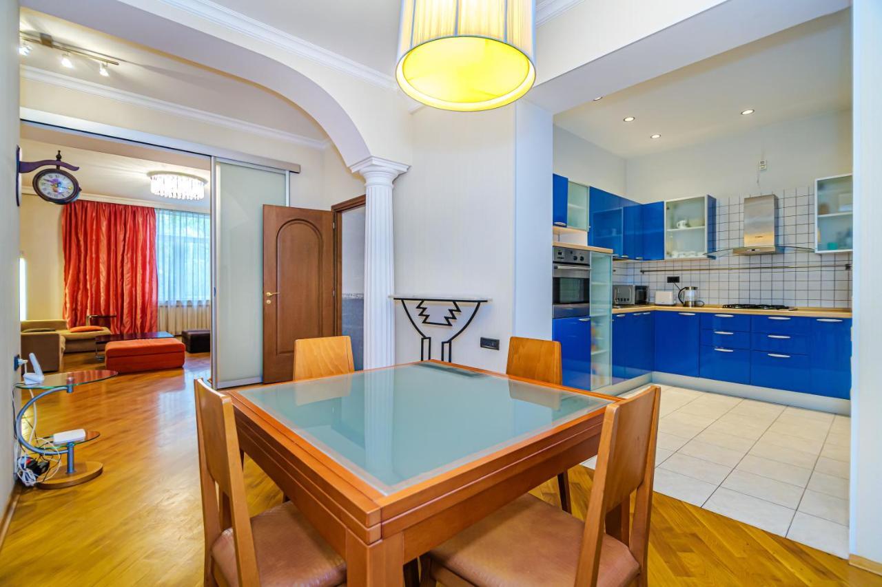 Vip Apartamen Nizami Street Apartment Baku Exterior photo